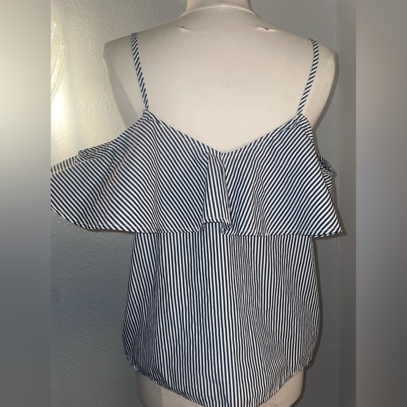Miley & Molly off the shoulder top size XL, fits like a Large - Picture 4 of 6